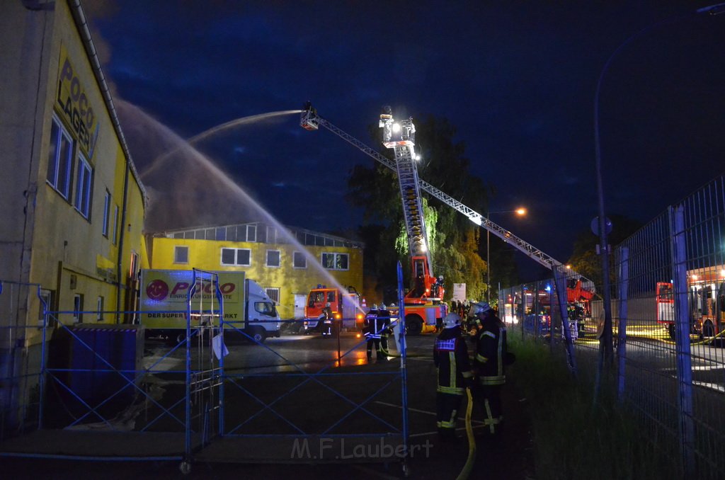 Grossfeuer Poco Lager Koeln Porz Gremberghoven Hansestr P205.JPG - Miklos Laubert